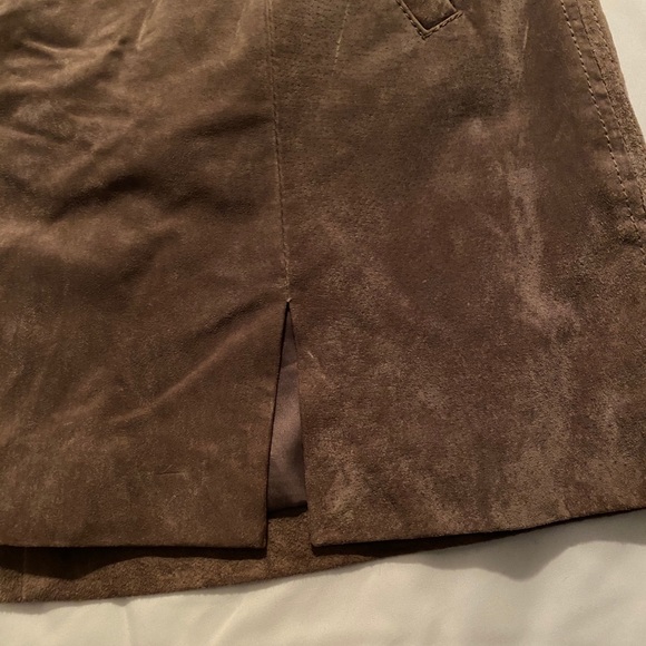 Blank NYC Taupe Suede Mini Skirt - Picture 3 of 3
